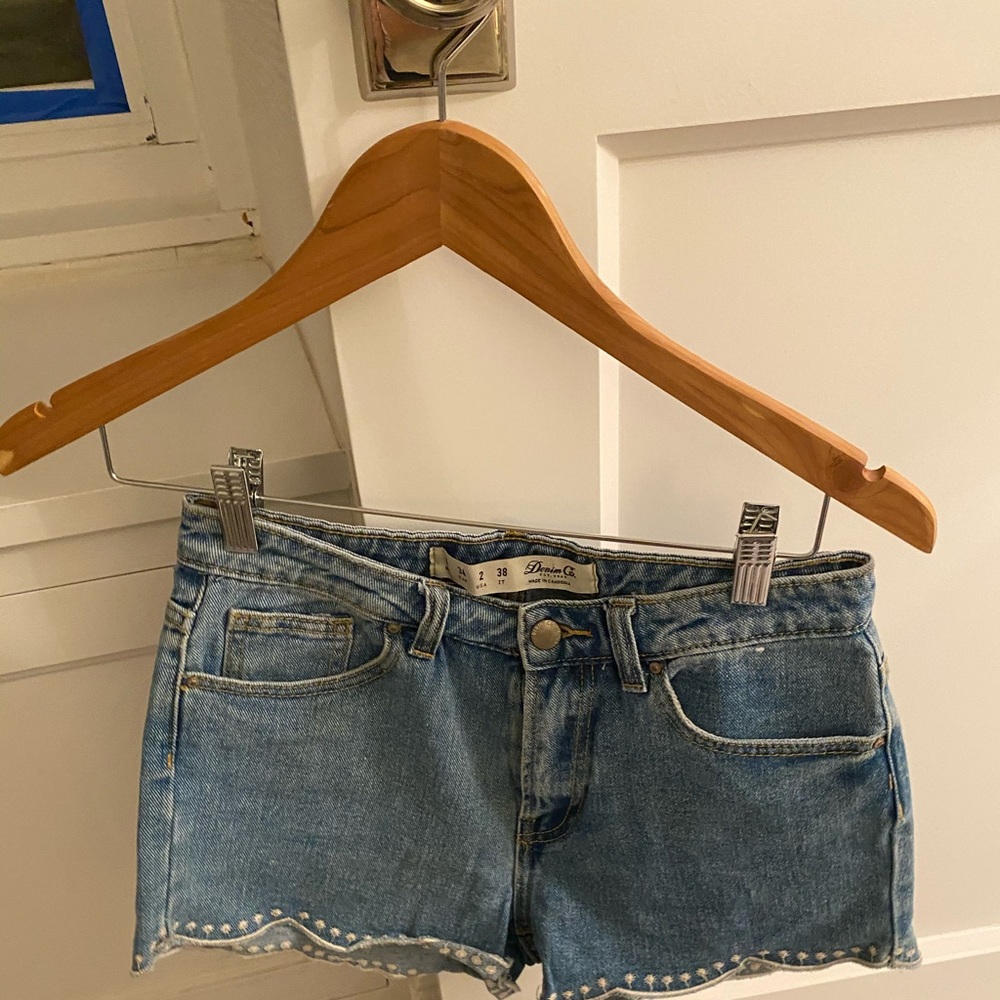 Jean shorts with white detail